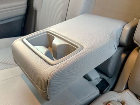 Used 2022 Toyota Highlander LE image 33