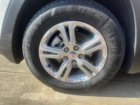 Used 2024 GMC Terrain SLE FWD image 7