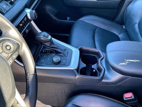 Used 2020 Toyota RAV4 Limited image 15