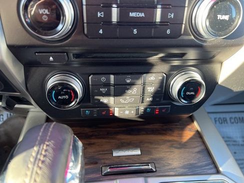 Used 2018 Ford F150 Lariat w/ Equipment Group 502A Luxury image 23