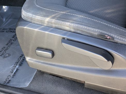 Used 2021 Chevrolet Colorado LT w/ LT Convenience Package image 21