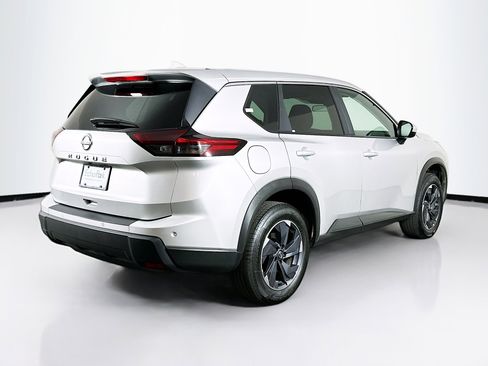 Used 2025 Nissan Rogue SV image 9