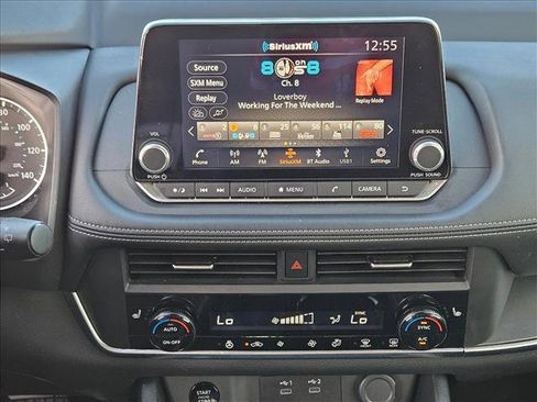 Used 2024 Nissan Rogue SV w/ SV Premium Package image 11