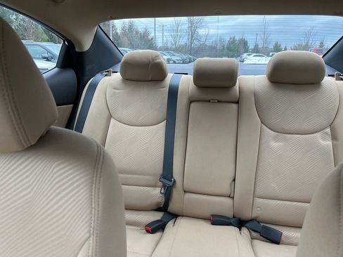 Used 2013 Hyundai Elantra GLS w/ Preferred Pkg image 13