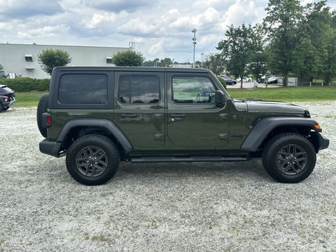 Used 2024 Jeep Wrangler Unlimited Sport AWD/4WD image 4