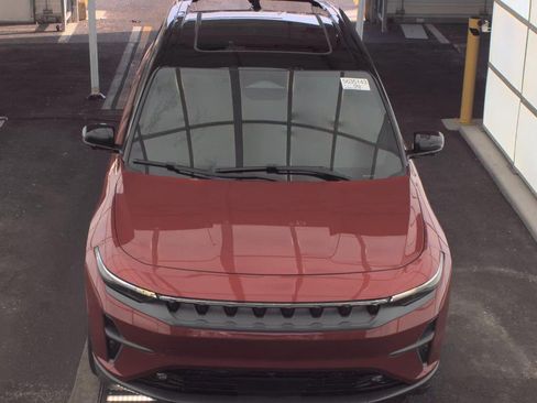 Used 2024 Jeep Wagoneer Launch Edition AWD/4WD image 3