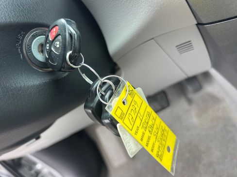 Used 2011 Toyota RAV4 4WD w/ Base L4 Extra Value Pkg image 28