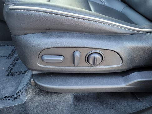 Used 2023 Chevrolet Traverse Premier w/ Redline Edition image 11