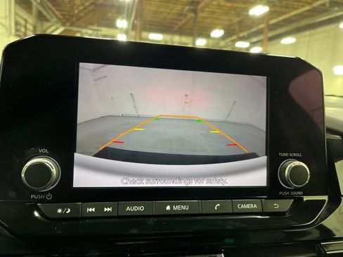 Used 2025 Nissan Pathfinder SV image 19