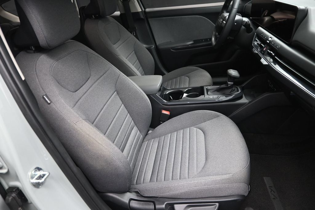Certified 2025 Kia K4 EX FWD image 34