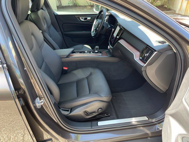 Certified 2025 Volvo V60 B5 Cross Country Plus AWD/4WD image 13