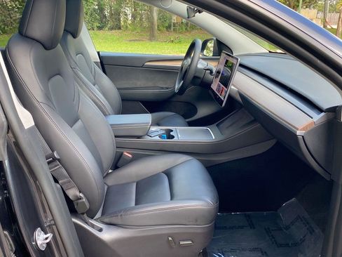 Used 2024 Tesla Model Y Long Range image 32