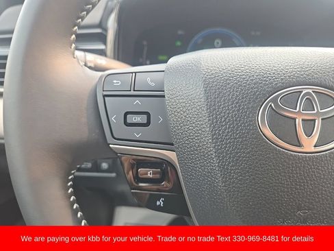 Used 2025 Toyota Camry SE AWD/4WD image 16