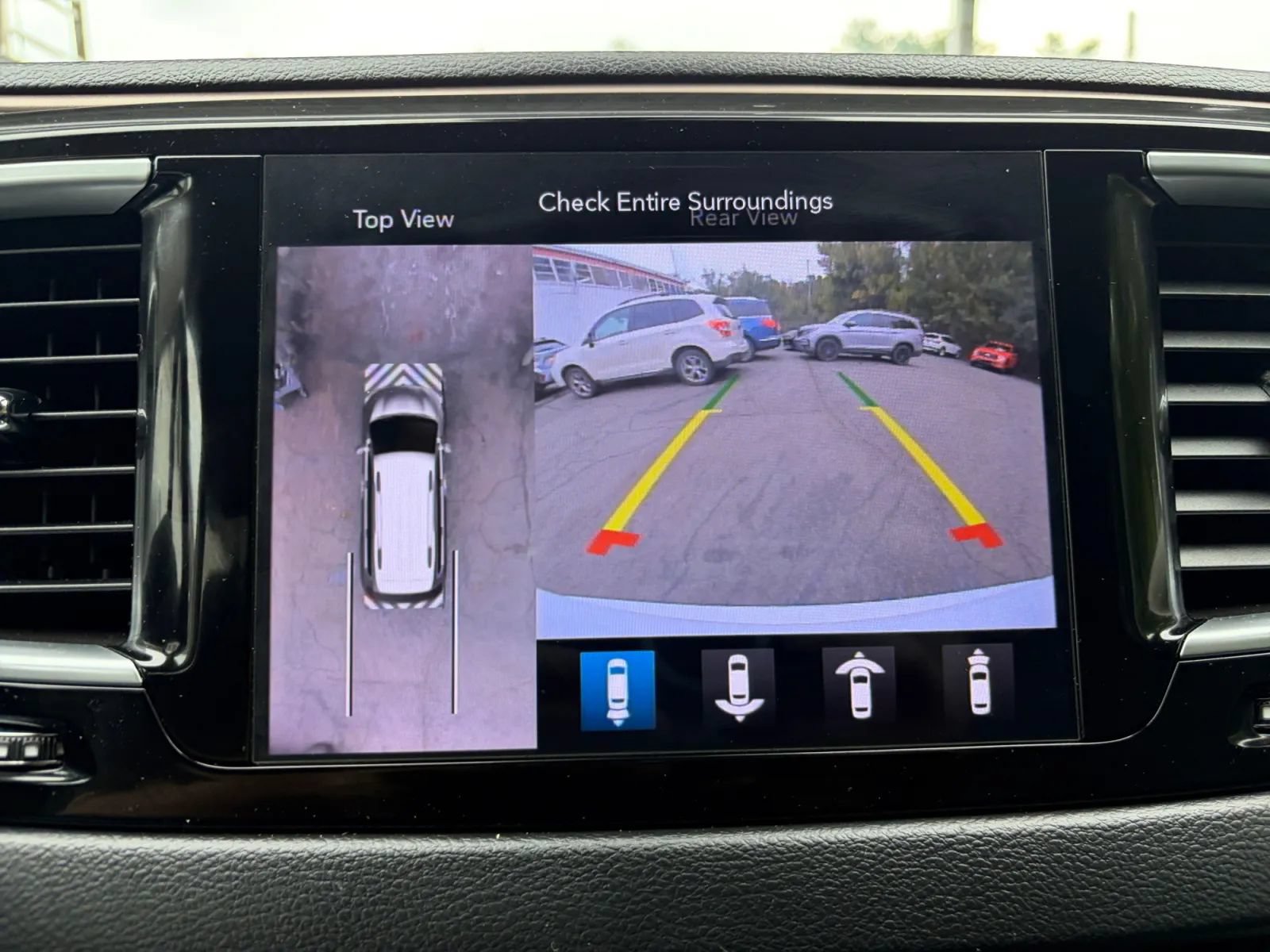 Used 2019 Chrysler Pacifica Touring-L Plus w/ Advanced Safetytec Group FWD image 35
