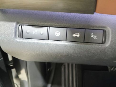 Used 2023 Nissan Pathfinder Platinum image 12