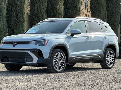 New 2026 Volkswagen Taos SE image 8