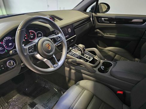Used 2023 Porsche Cayenne image 4