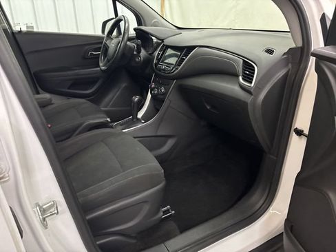 Used 2018 Chevrolet Trax LS FWD image 22