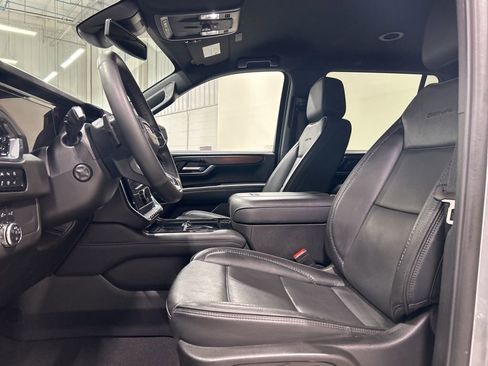 Used 2025 GMC Yukon Denali AWD/4WD image 10