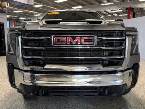 Used 2024 GMC Sierra 2500 SLE AWD/4WD image 2