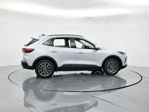 New 2026 Ford Escape SE image 3