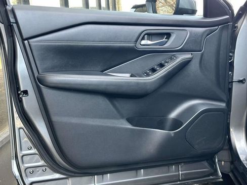 Used 2024 Nissan Rogue SV w/ SV Premium Package image 13