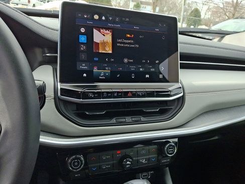 Used 2024 Jeep Compass Limited image 28