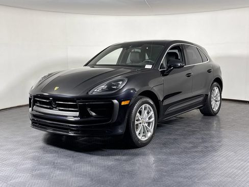 Certified 2024 Porsche Macan AWD/4WD image 1