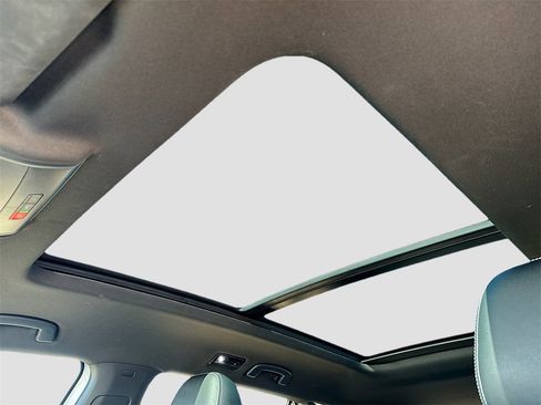 Used 2023 Volkswagen Atlas Cross Sport SE w/ Panoramic Sunroof Package image 17