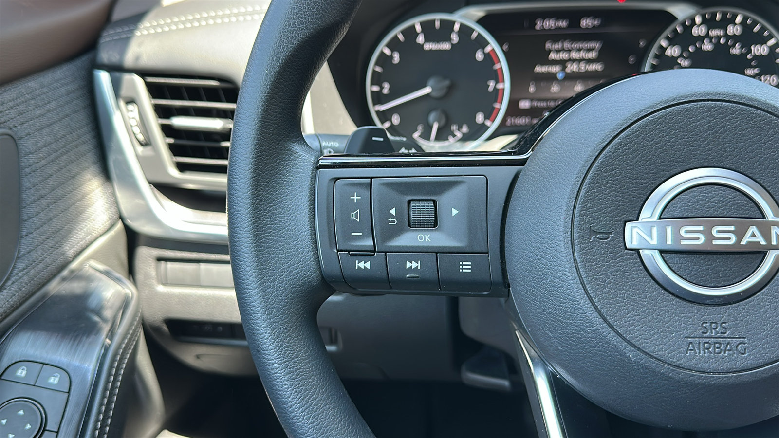 Certified 2023 Nissan Rogue SV AWD/4WD image 14