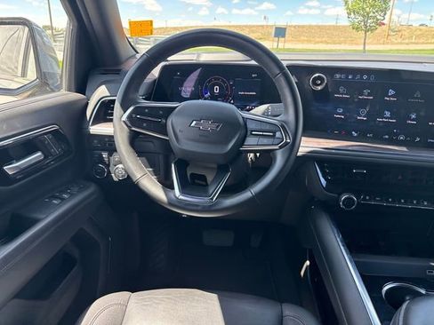 Certified 2025 Chevrolet Suburban Z71 AWD/4WD image 14