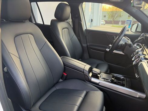 Used 2023 Mercedes-Benz GLB 250 4MATIC w/ Premium Package image 31