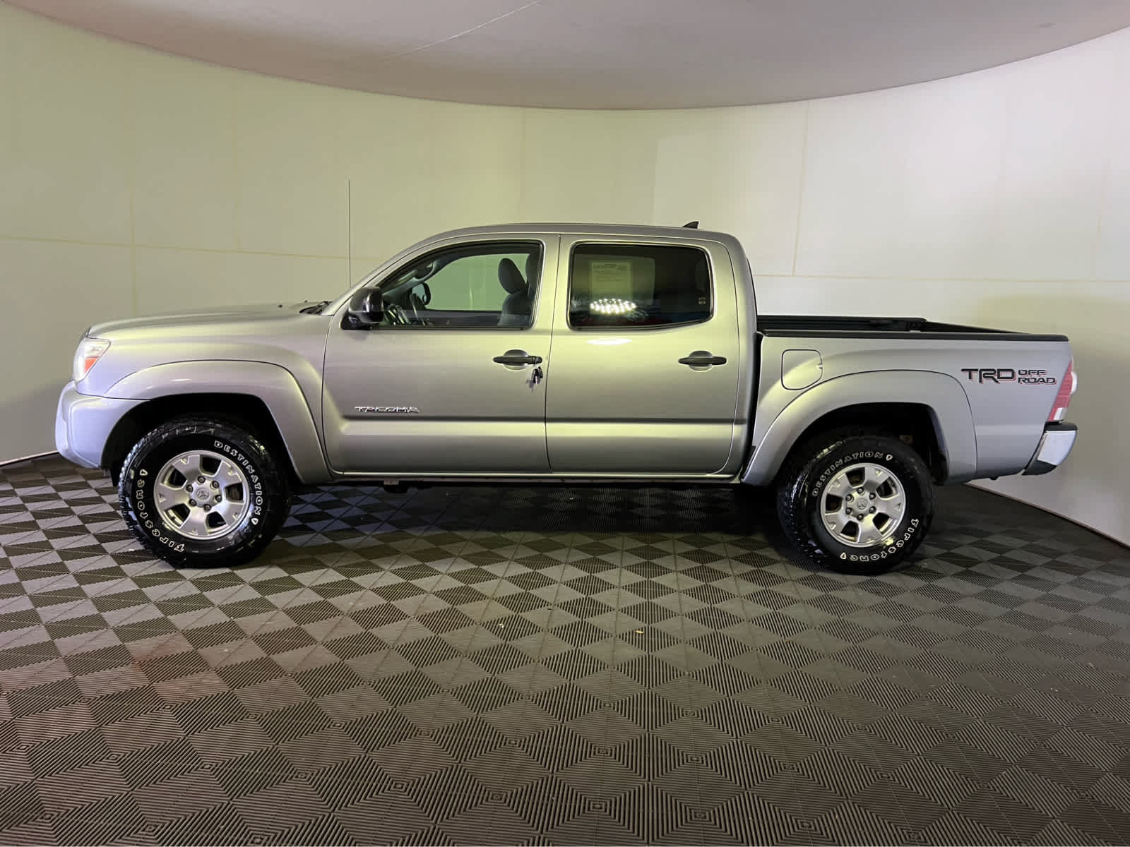 Used 2015 Toyota Tacoma 4x4 Double Cab w/ TRD Off-Road Package image 4