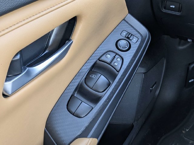 Used 2025 Nissan Sentra SV w/ SV Premium Package FWD image 17