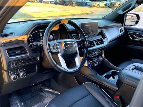 Used 2023 GMC Yukon XL SLT w/ SLT Premium Package image 6