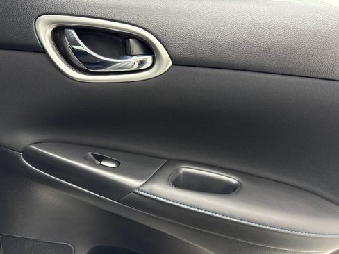 Used 2019 Nissan Sentra SR FWD image 44