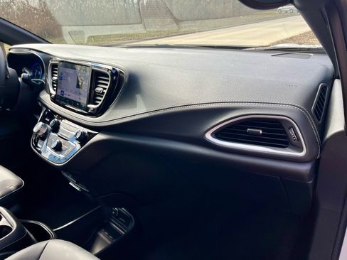 New 2026 Chrysler Pacifica Select w/ S Appearance Package FWD image 17
