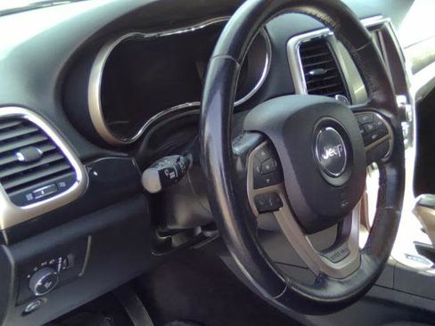 Used 2016 Jeep Grand Cherokee Laredo 75th Anniversary image 12