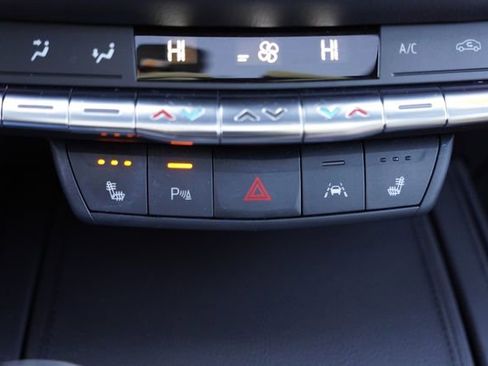 Used 2023 Cadillac XT4 Sport w/ LPO, Onyx Lite Package image 29