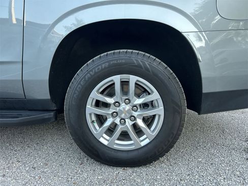 Used 2024 Chevrolet Suburban LT image 8