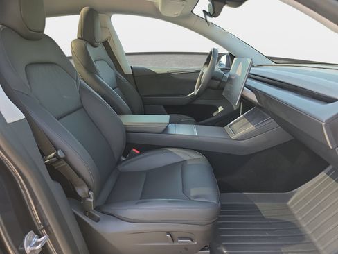 Used 2026 Tesla Model Y 2WD image 10