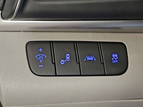 Used 2019 Hyundai Elantra Limited image 23