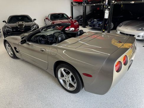 Used 2001 Chevrolet Corvette Convertible w/ Preferred Equipment Group2 RWD image 10