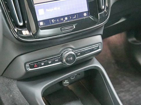 Certified 2023 Volvo XC40 Recharge Ultimate image 17