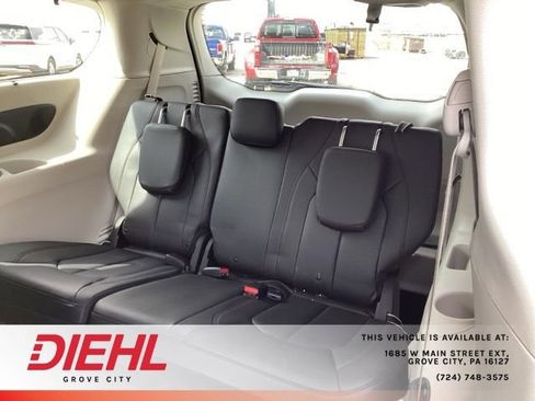 Used 2020 Chrysler Pacifica Touring-L Plus image 11