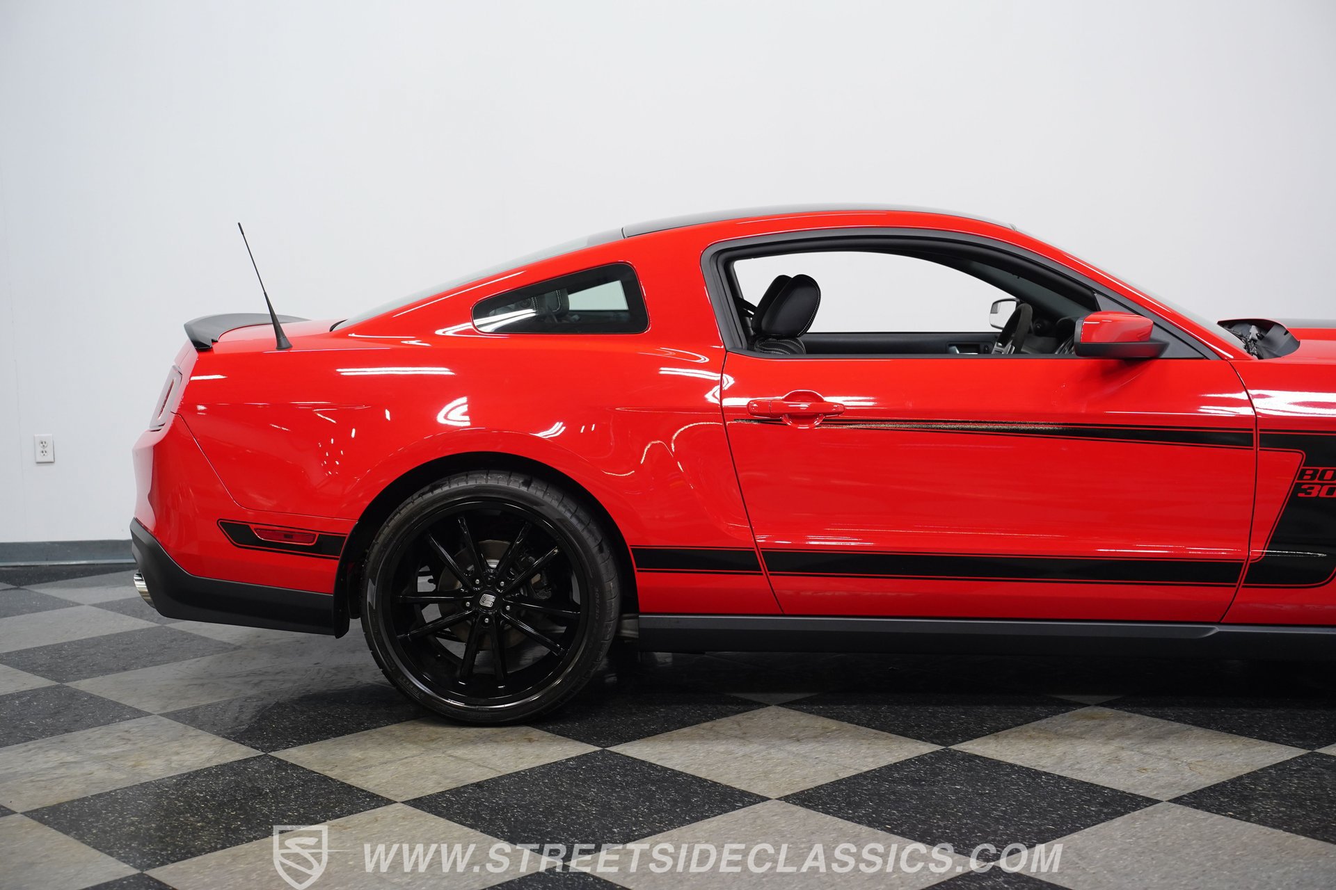 Used 2012 Ford Mustang Boss 302 w/ Boss 302 Accessory Pkg RWD image 27