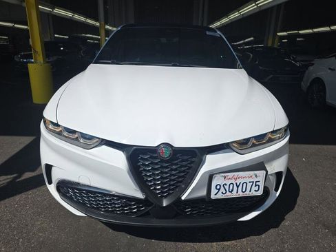 Used 2025 Alfa Romeo Tonale w/ Premium Package AWD/4WD image 3