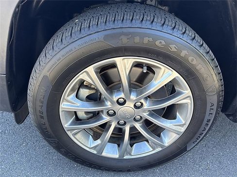 Used 2021 Jeep Cherokee Latitude Lux w/ Comfort/Convenience Group image 14