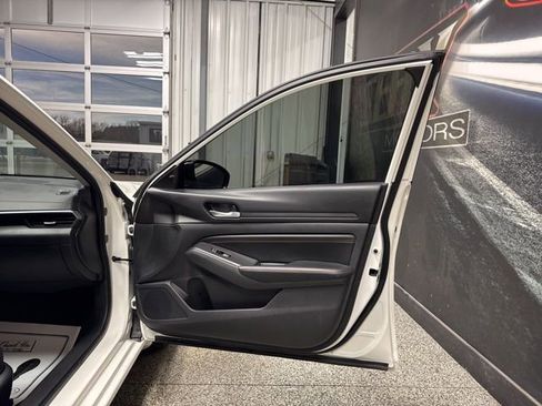 Used 2021 Nissan Altima 2.5 SR w/ SR Premium Package image 25