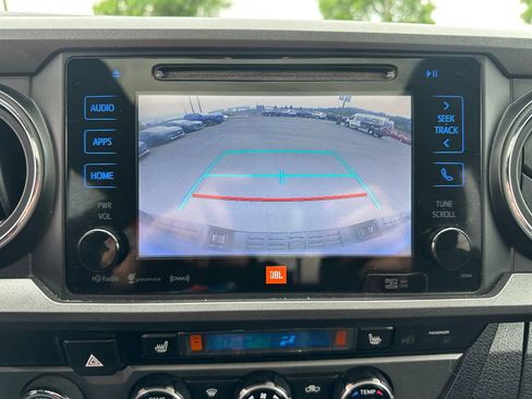 Used 2017 Toyota Tacoma TRD Sport AWD/4WD image 16